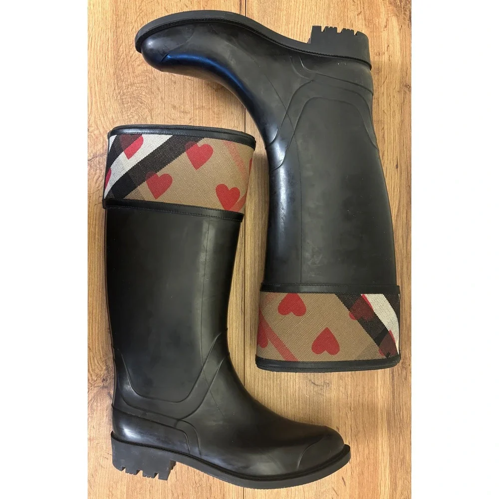 BURBERRY Crosshill Heart Check Rain Boots In Black‎ Women Size 40 Outdoor Rubber